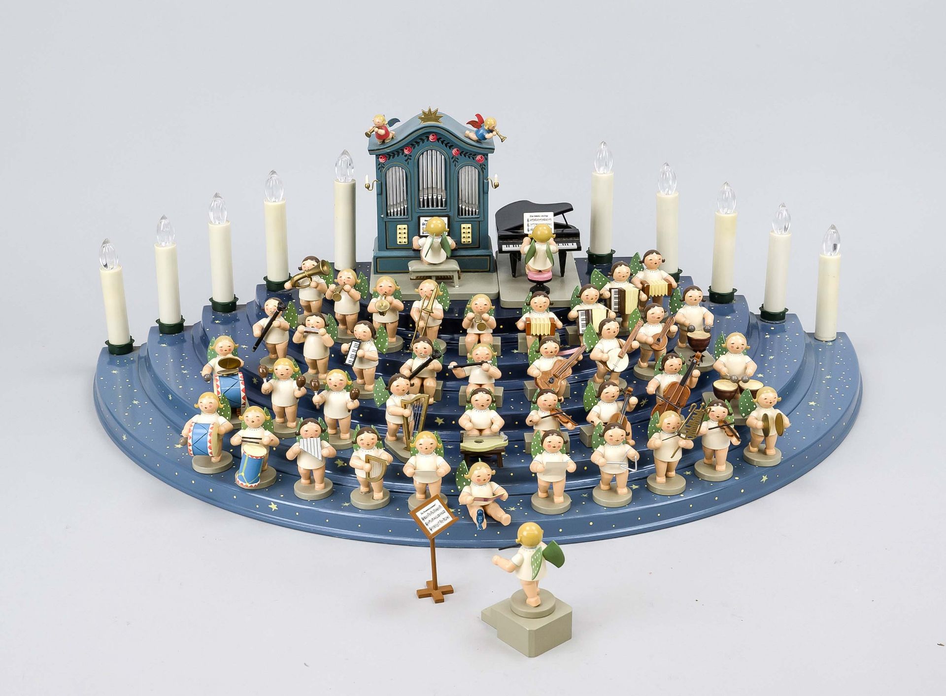 Christmas chapel Erzgebirge, 43 figures complete with large pedestal and organ, 20th century,