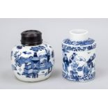 2 tea caddies, China 18th and 19th century (Qing). 1 x cylindrical, 1 x bulbous, both with