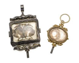 2 antike Taschenuhrschlüssel -