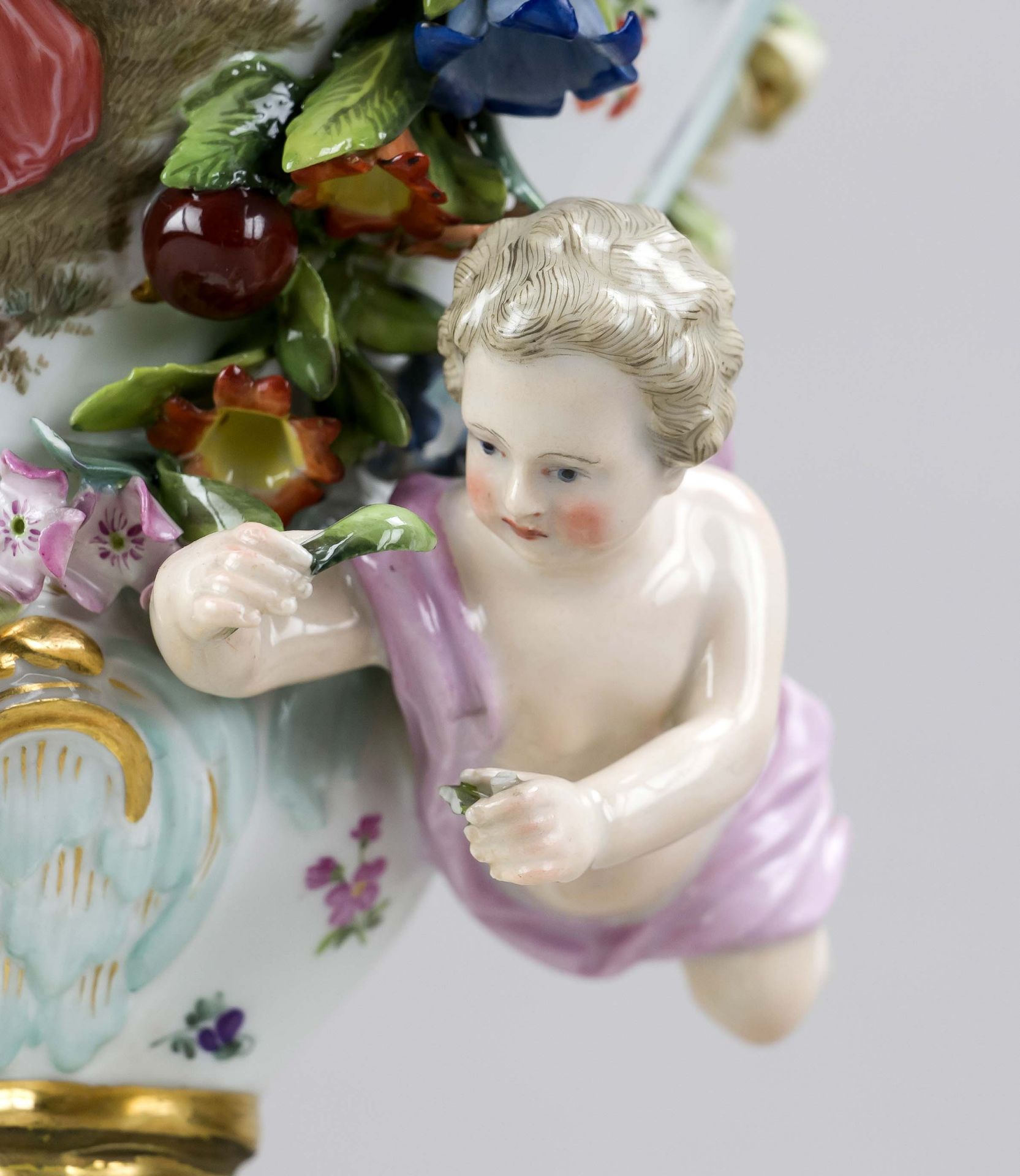 Potpourri lidded vase on pedestal, Meissen, Knauff Schwerter 1850-1924, 1st choice, designed by - Image 7 of 7