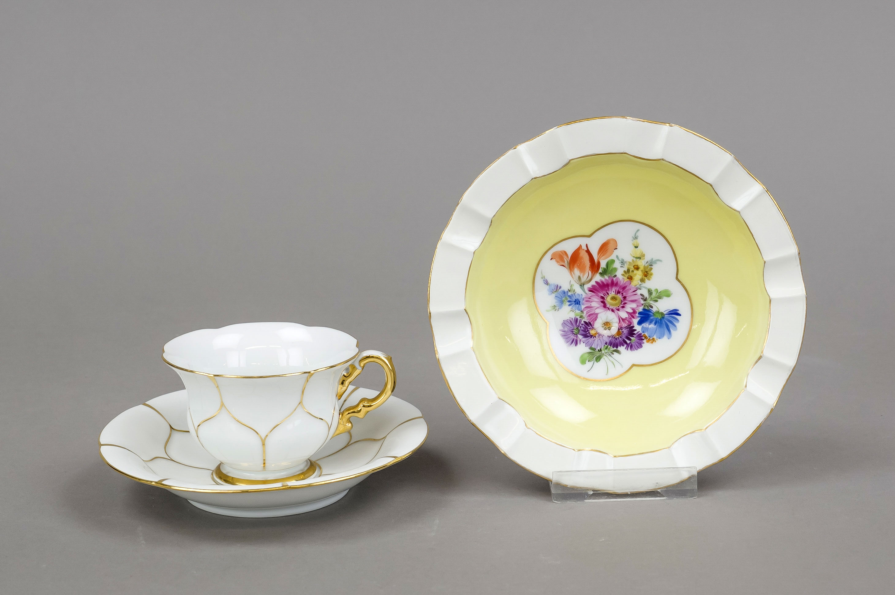 Demitasse cup and ashtray, Meissen, ashtray for 10 cigarettes, mark 1924-1934, 1st choice,