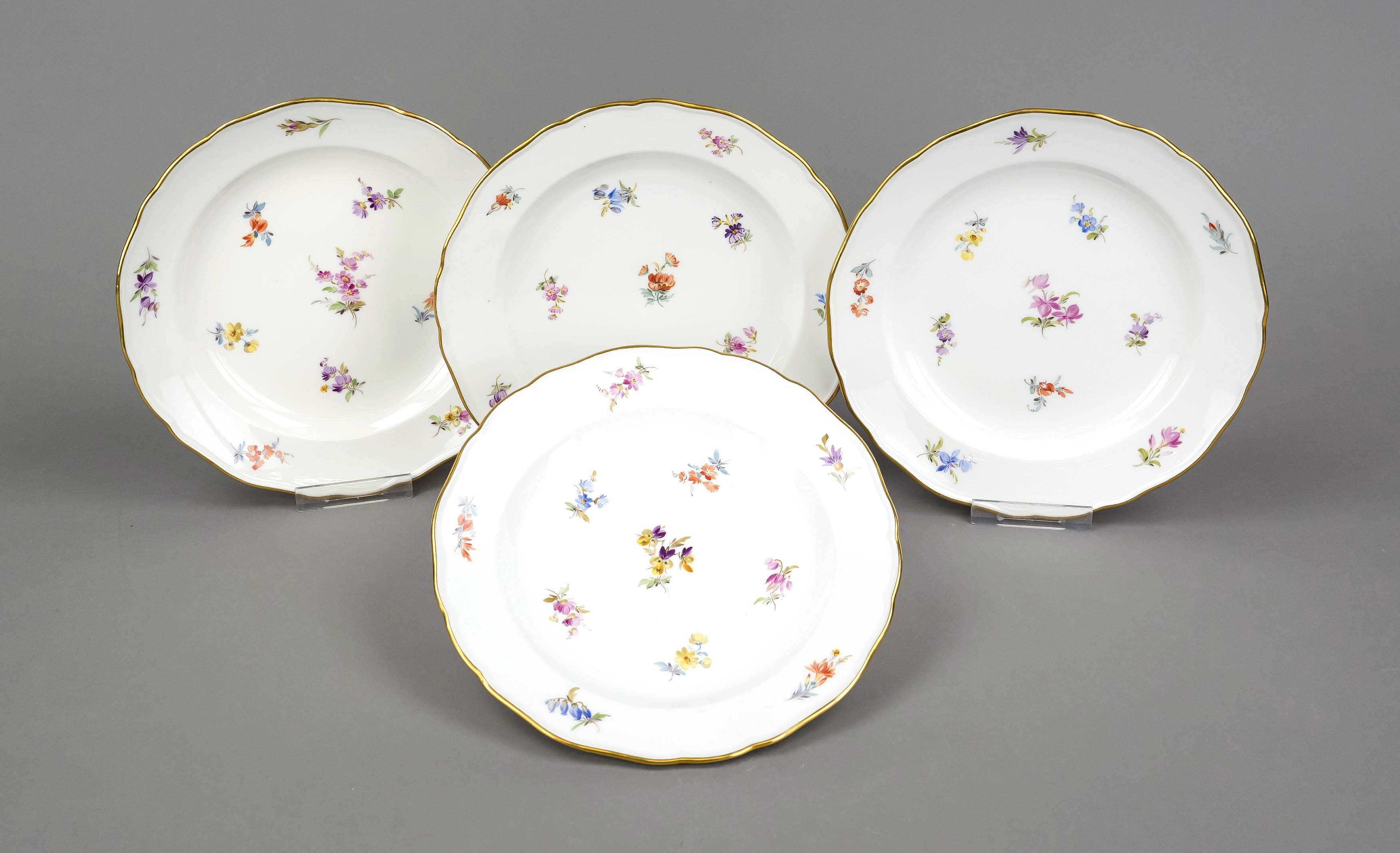 Four cake plates, Meissen, Knauff Schwerter, mark 1850-1924, new cut-out shape, polychrome