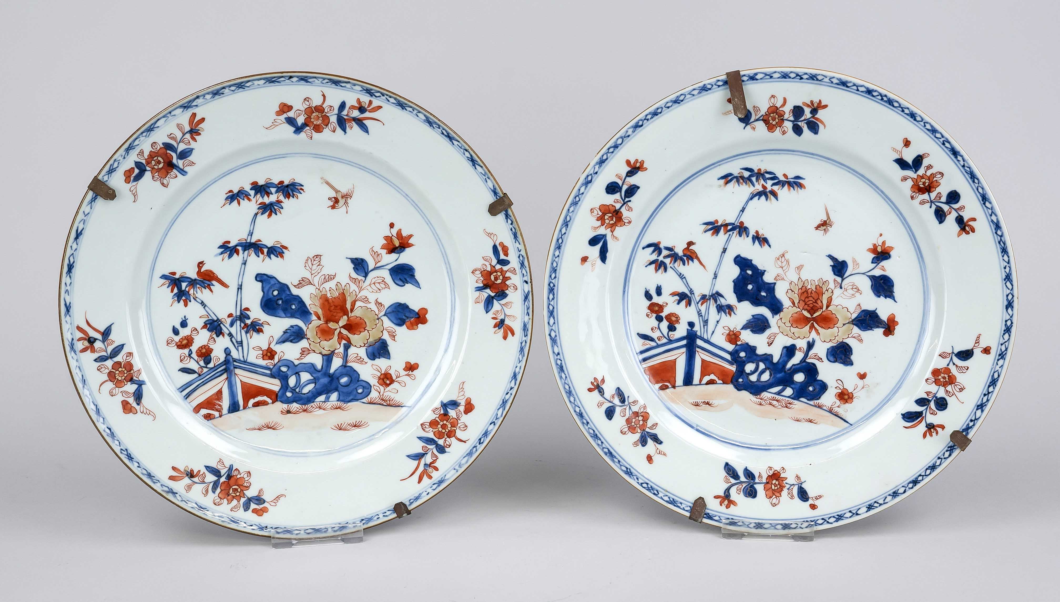 Pair of Imari plates, China 18th century (Qing). Decorated under and on the glaze in cobalt blue,