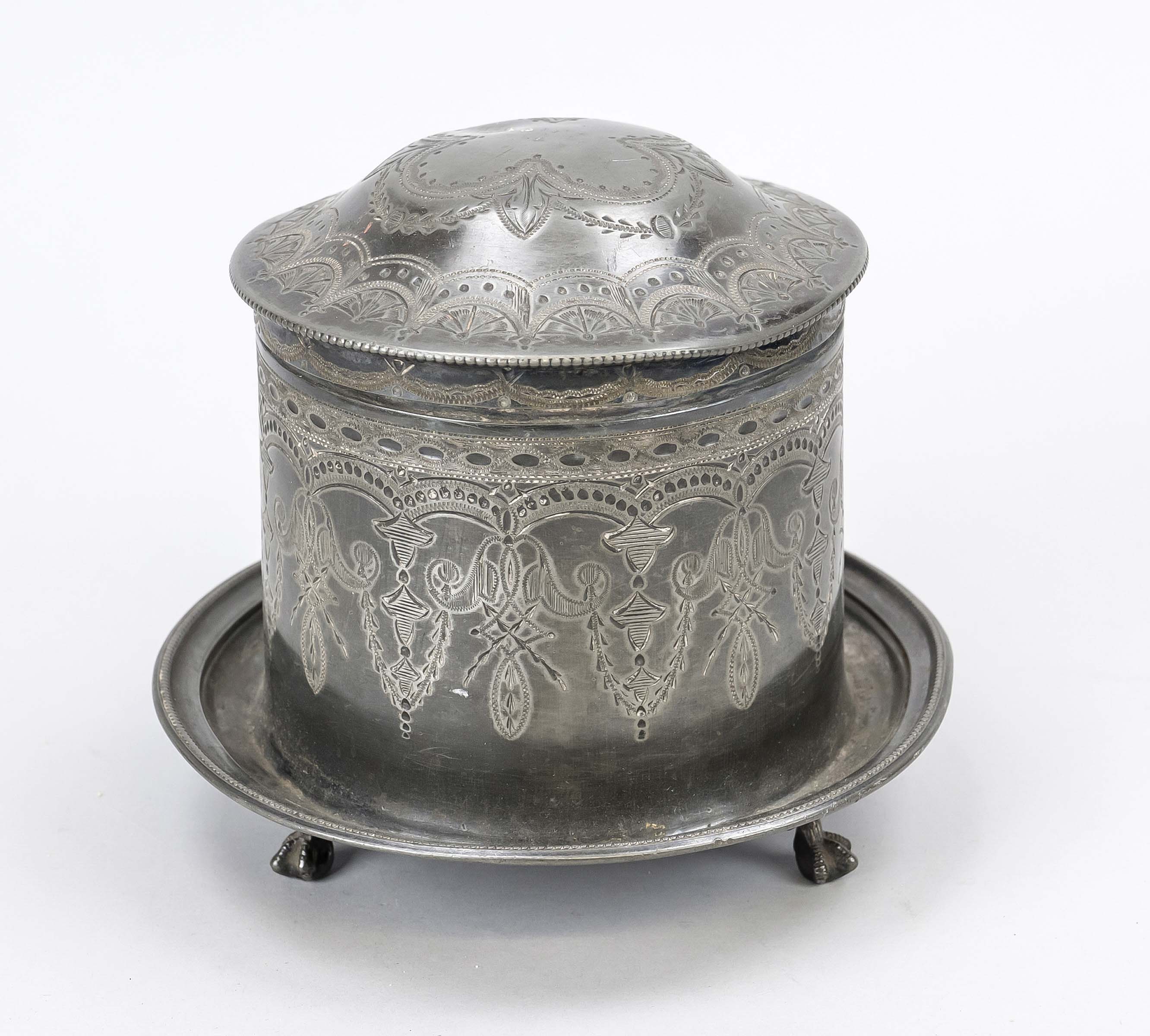 Lidded box, 19th century, pewter. Circumferential engraved decoration with garlands and geometric