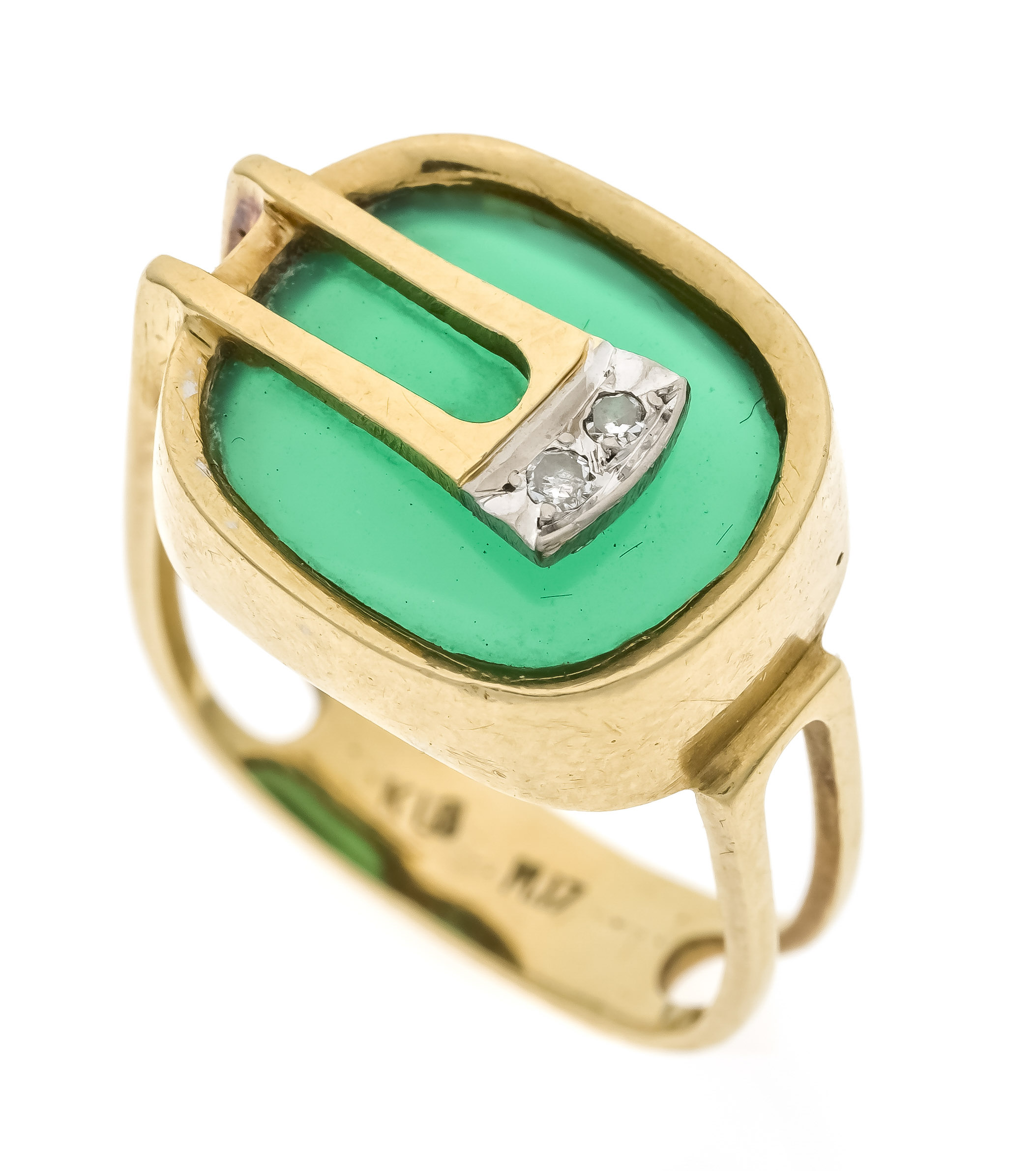 Design ring GG/WG 750/000 with an oval green stone plate 12.5 x 11 mm and 2 octagonal diamonds,