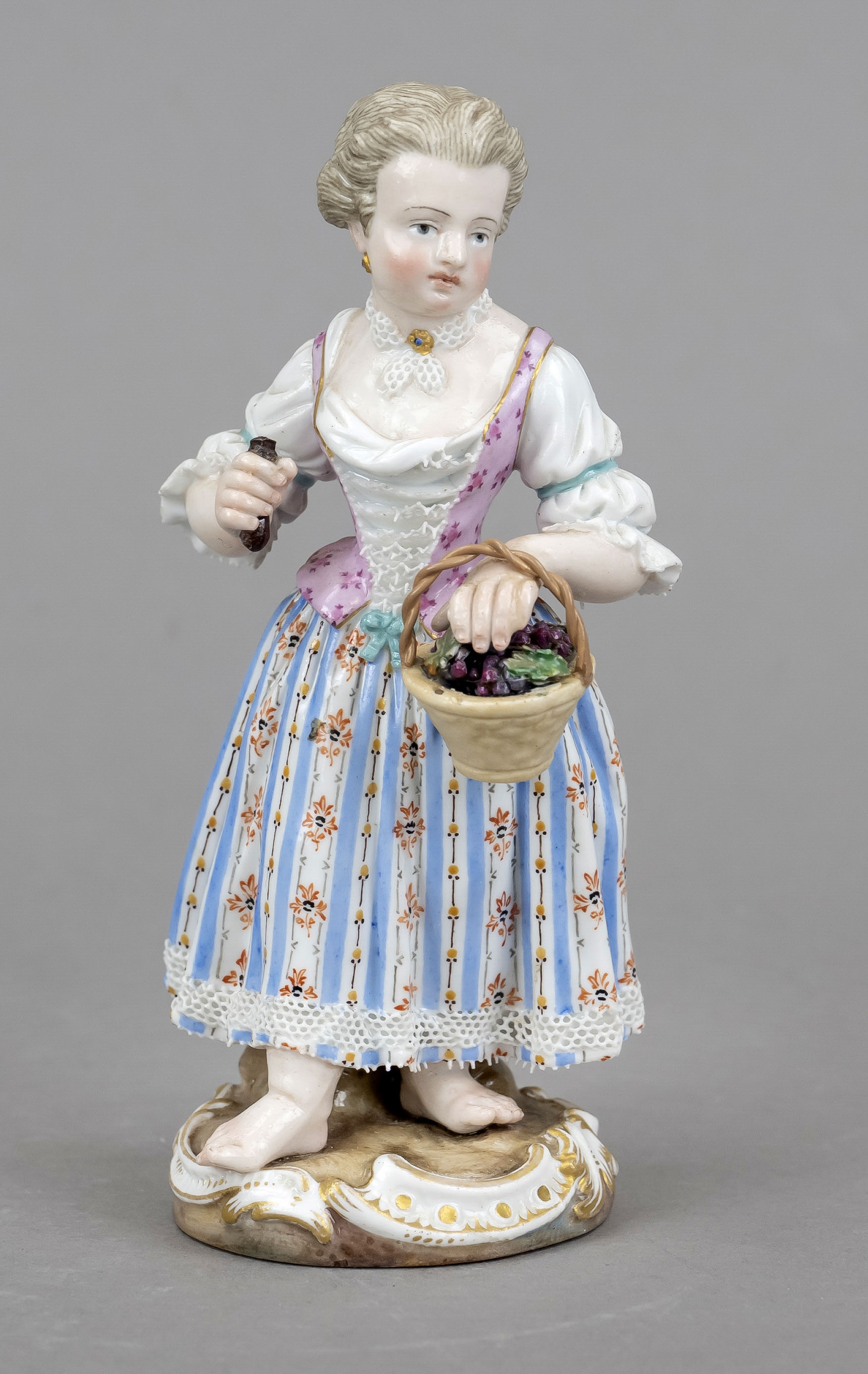 Gardener's Girl with Basket of Flowers, Meissen, 1850-1924, 1st choice, designed by Johann Joachim