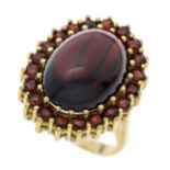 Garnet ring GG 585/000 with an oval garnet cabochon 15 x 12 mm and round faceted garnets 2.9 mm,