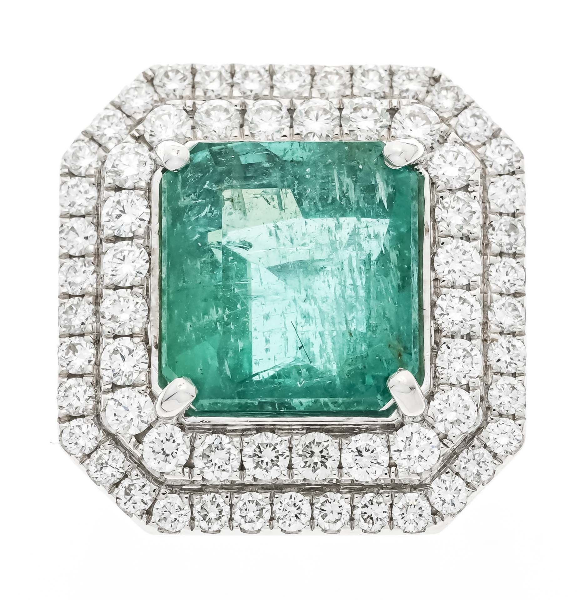 Emerald-brilliant ring WG 750/000 with a fine emerald cut faceted emerald 9.56 ct in a luminous - Image 2 of 3