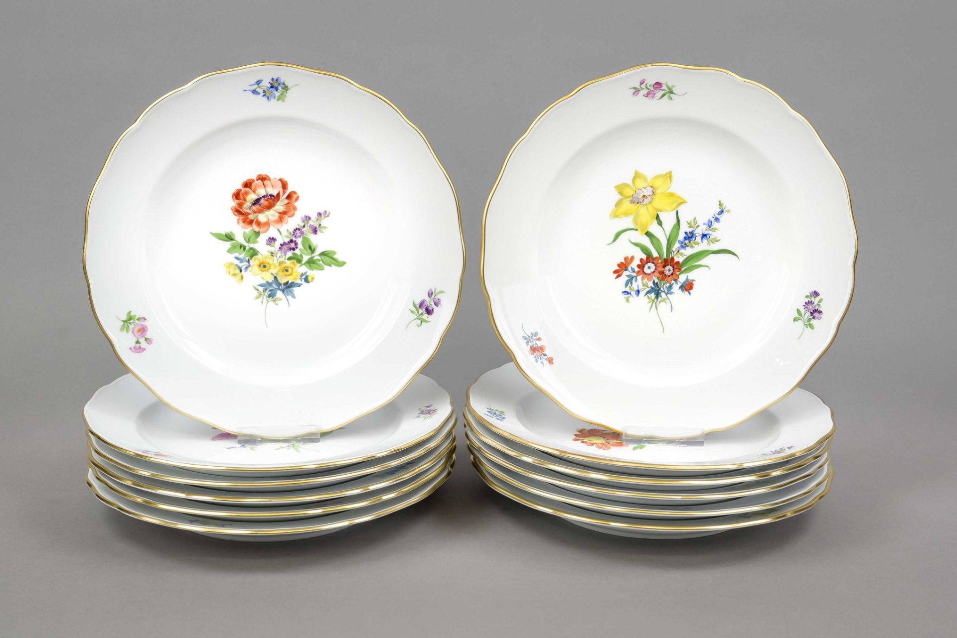 Twelve dinner plates, Meissen, late 20th century, 1st choice, New cut-out shape, polychrome painting