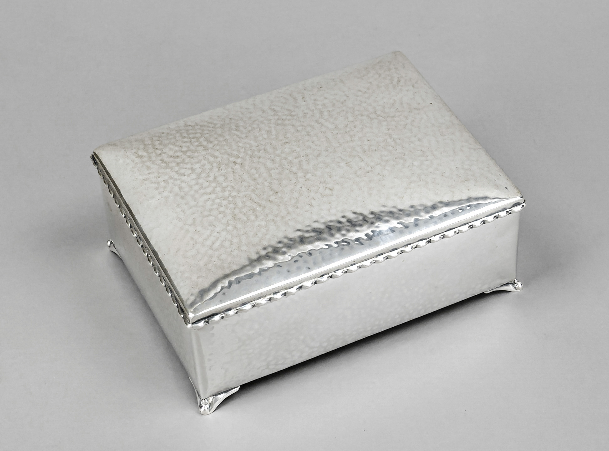 Rectangular cigar box, Denmark, 1931, hallmark Christian F. Heise, silver 830/000, on 4 feet,