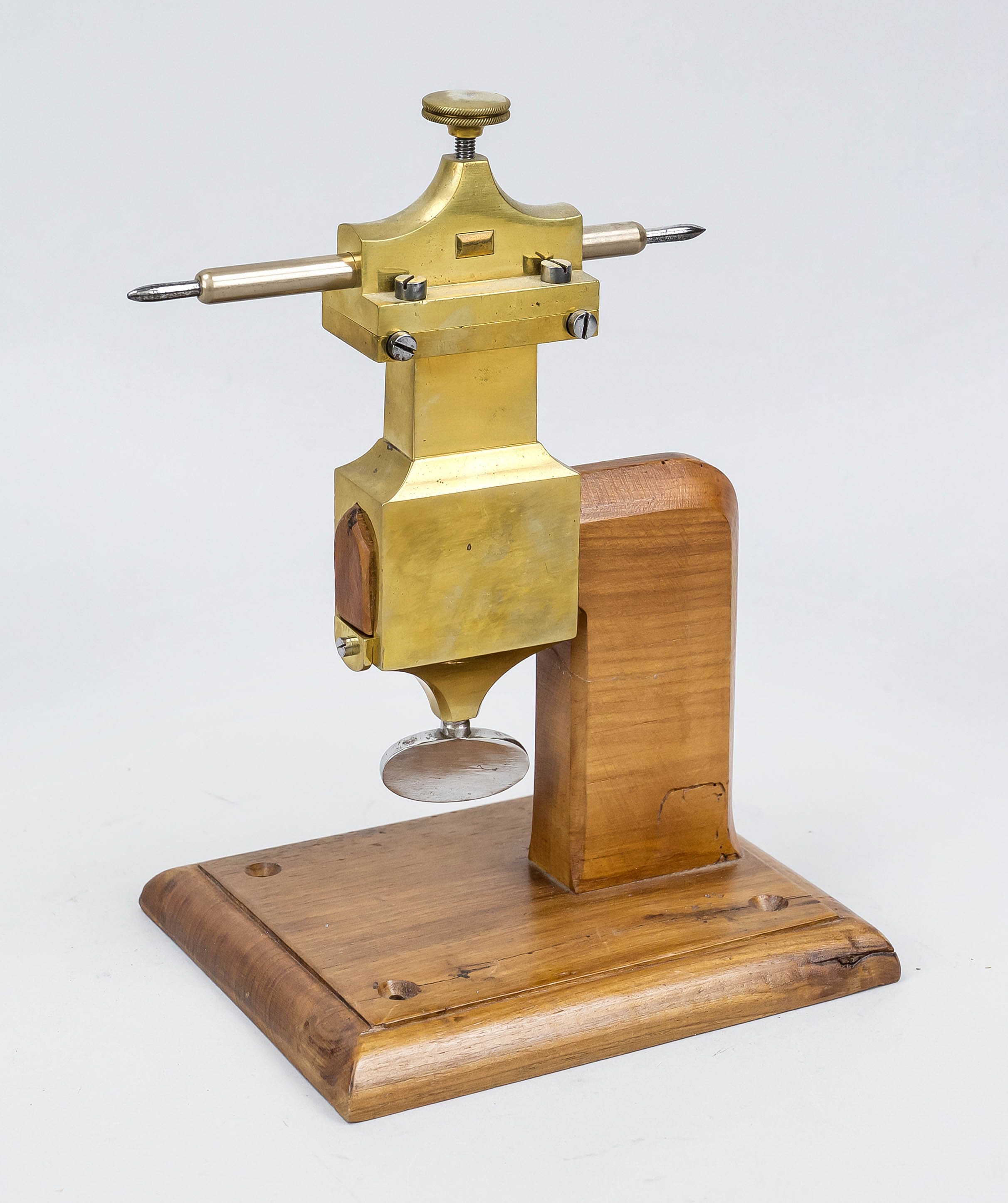 Accessory for watchmaker's lathe, clamp lathe, around 1900, with one cheek pointed upwards, brass on