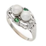 Akoya pearl emerald ring circa 1930 WG 585/000 with 2 white Akoya pearls 5.4 mm, 2 faceted emerald