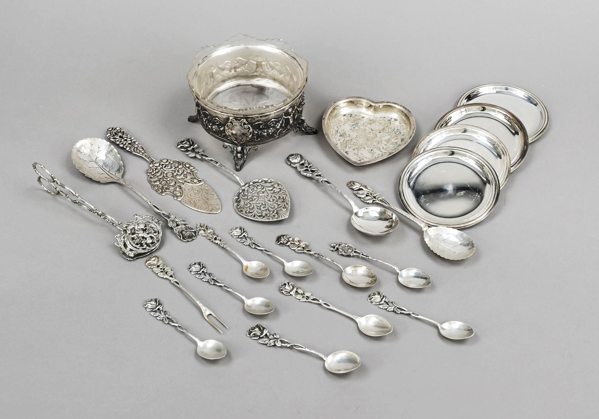 Mixed lot of 26 pieces, 20th century, various makers, silver of different finenesses, heart-shaped
