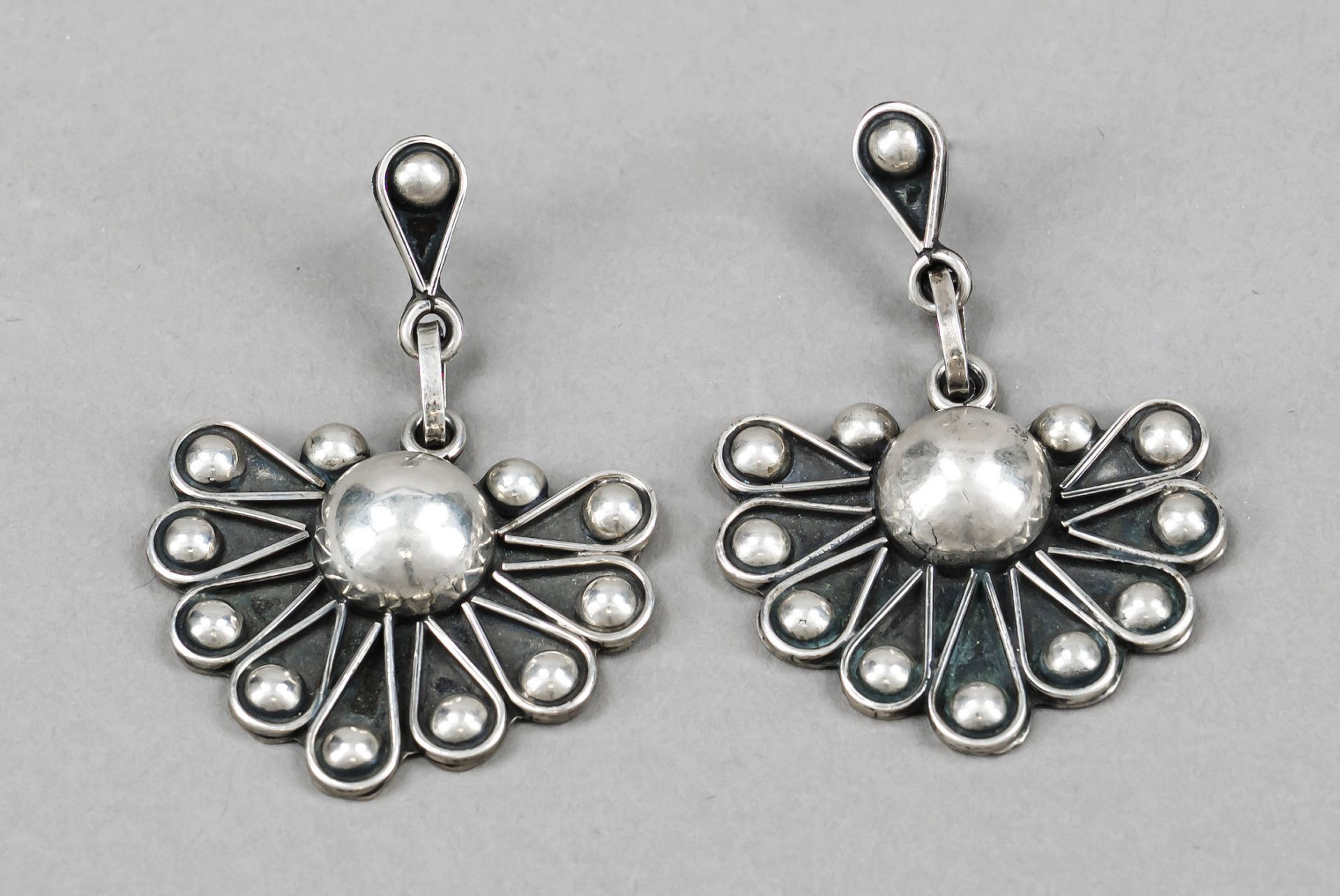 Pair of earrings, Mexico, 20th century, sterling silver 925/000, flower shape, w. 4 cm, approx. 28