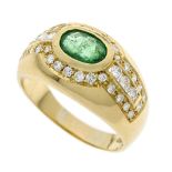 Emerald-brilliant ring GG 750/000 with an oval faceted emerald 7.3 x 5.0 mm green, transparent