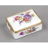 Rectangular lidded box, w. Meissen, 18th century, outer wall in subtle basket relief, polychrome