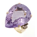 Amethyst ring GG 585/000 unstamped, tested, with a drop-shaped cushion-cut faceted amethyst 28.5 x