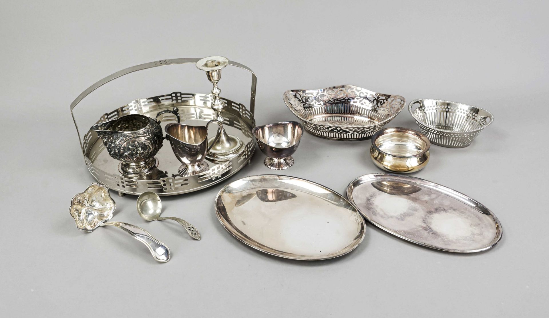 Mixed lot of twelve pieces, 20th century, plated, bowls, bowls, candlesticks, ladles, etc., Ø up