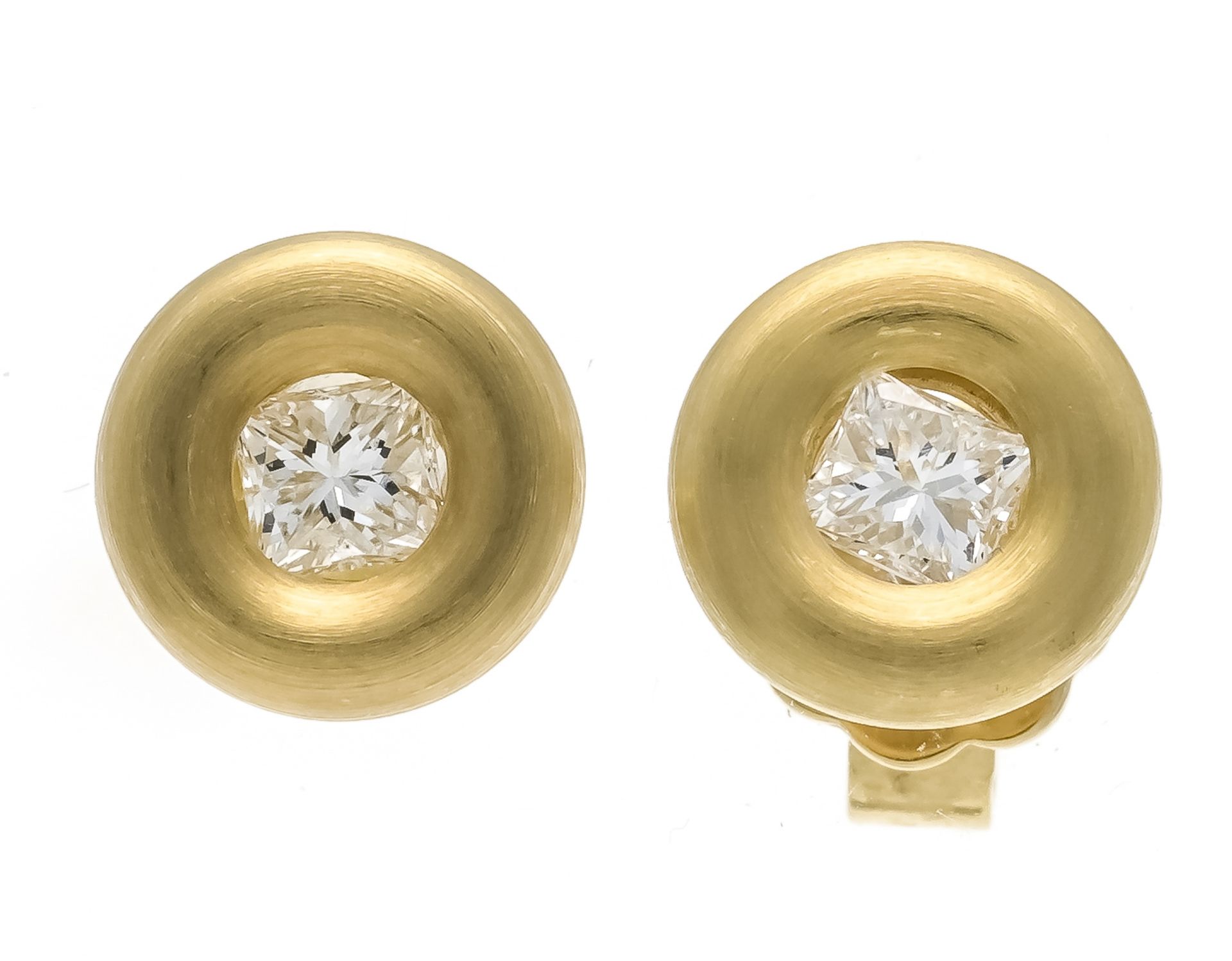 Diamond stud earrings GG 750/000 frosted, with 2 princess diamonds, total 0.30 ct W/VVS-VS, d. 7.5