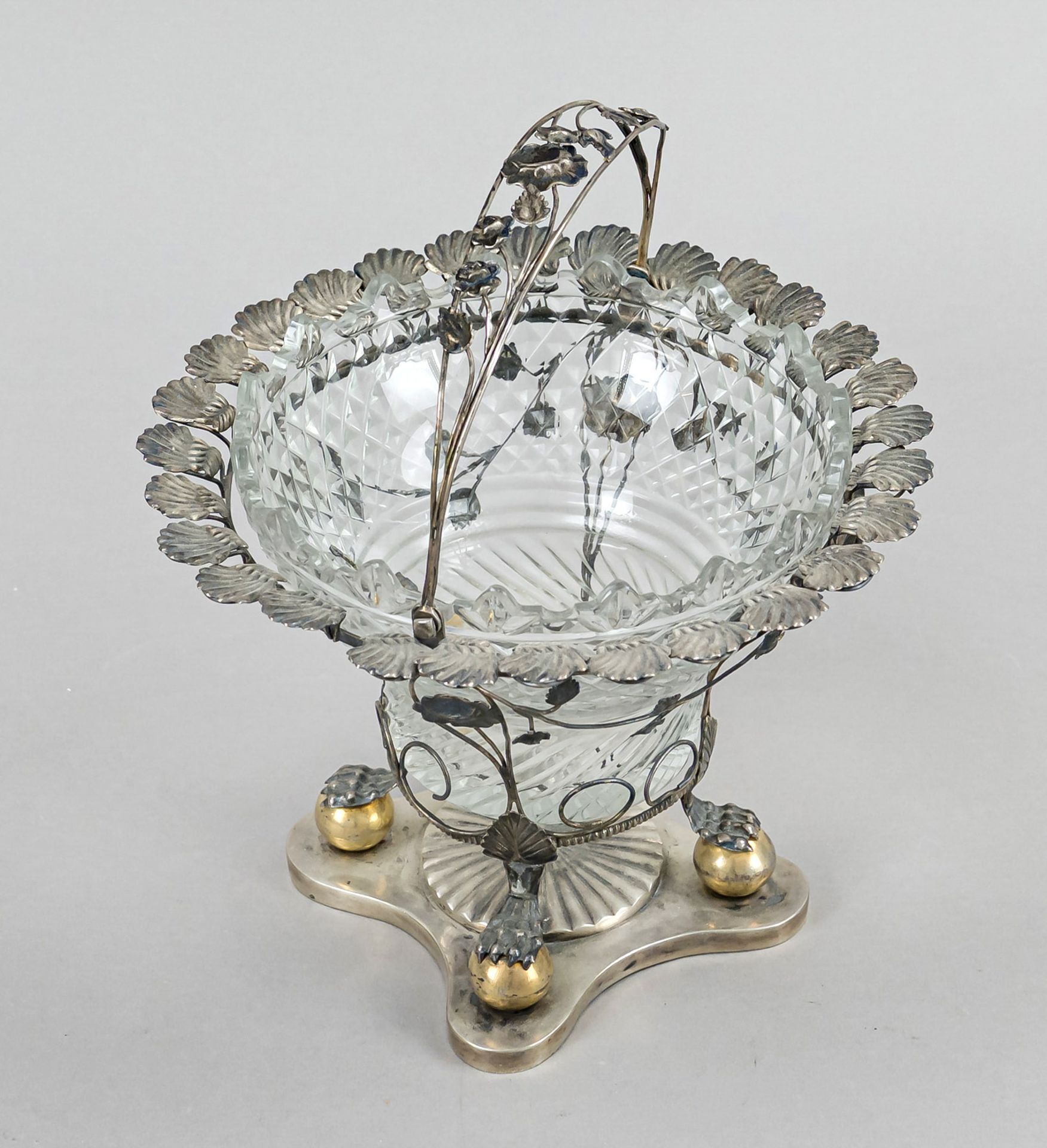 Centerpiece, c. 1900, silver tested, on 4 claw feet with balls, on a 4-pass plinth, mounting with