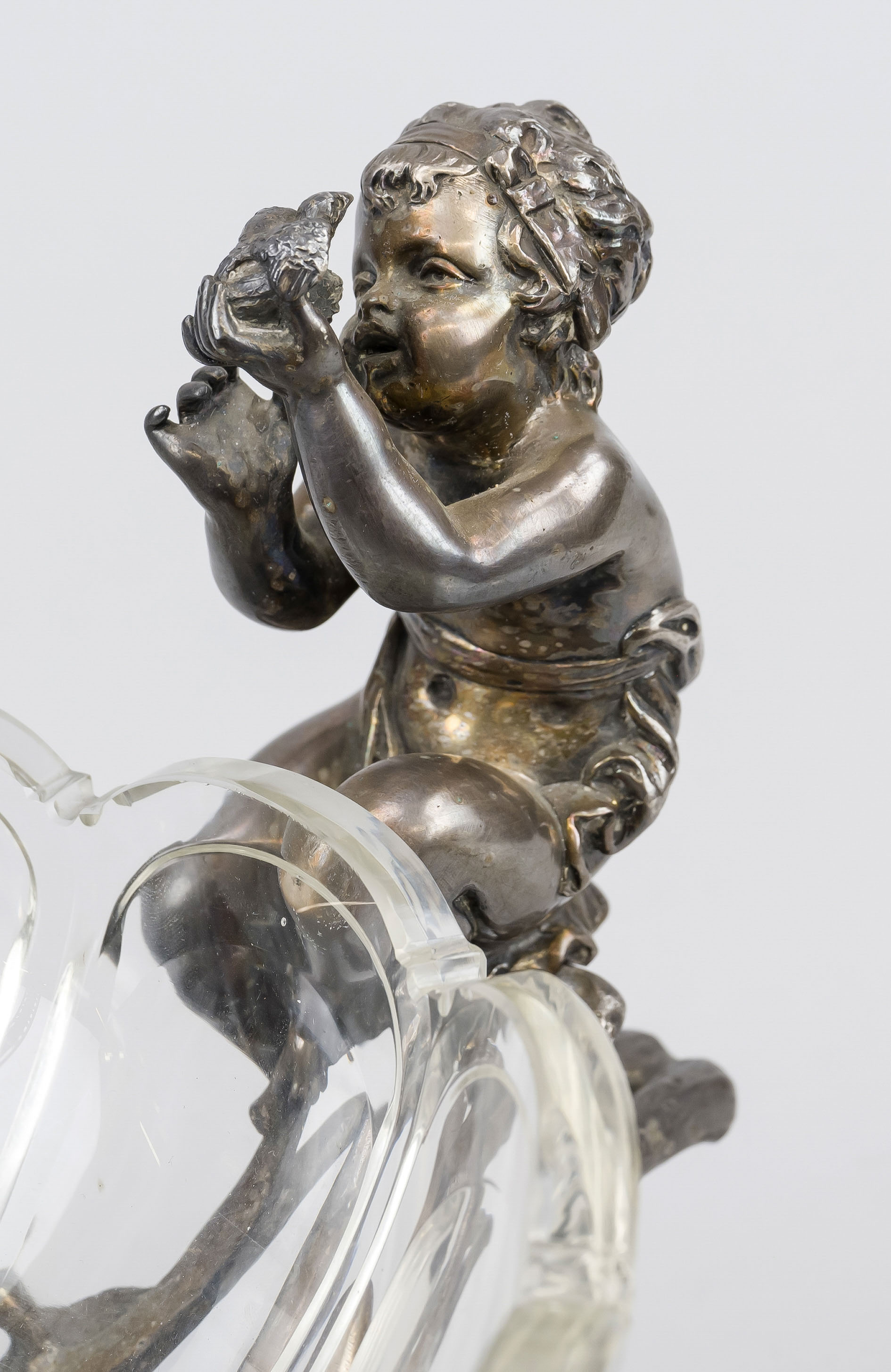 Large centerpiece with putti, 19th century, silver-plated metal with glass bowl. Fully sculpted with - Image 2 of 3