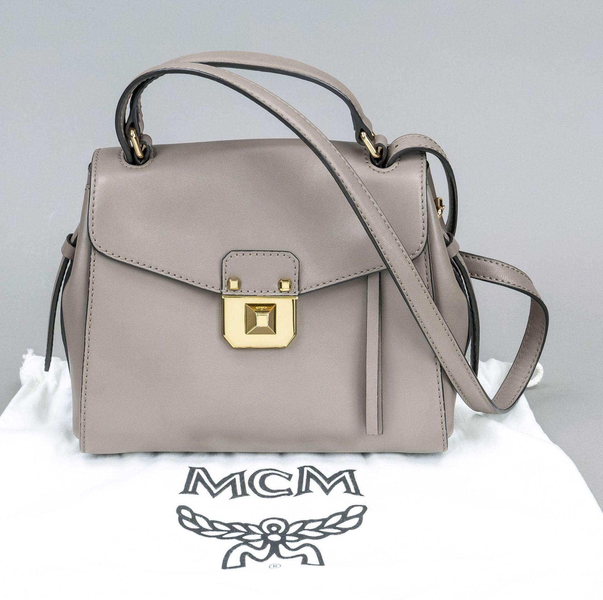 MCM, small shoulder bag, taupe-colored fine-grained leather, gold-colored hardware, short central