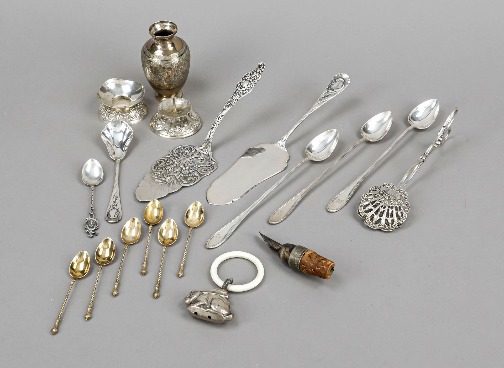 Mixed lot of 17 pieces, 20th century, various makers, silver of different fineness, 14 pieces