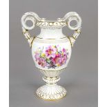 Double snake-handled vase, Meissen, Knauff Schwerter 1850-1924, 1st choice, model no. A 148,