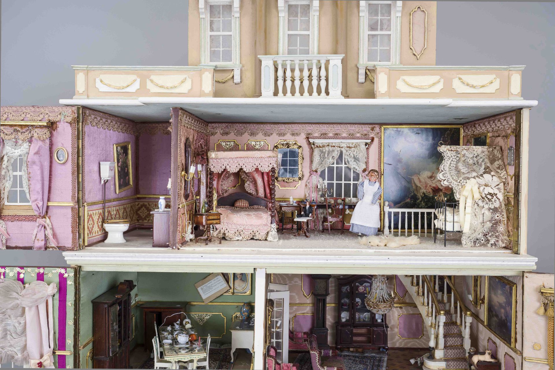 Large doll's house, 1st half of the 20th century, wooden body, polychrome painted. A total of 3 - Image 2 of 7