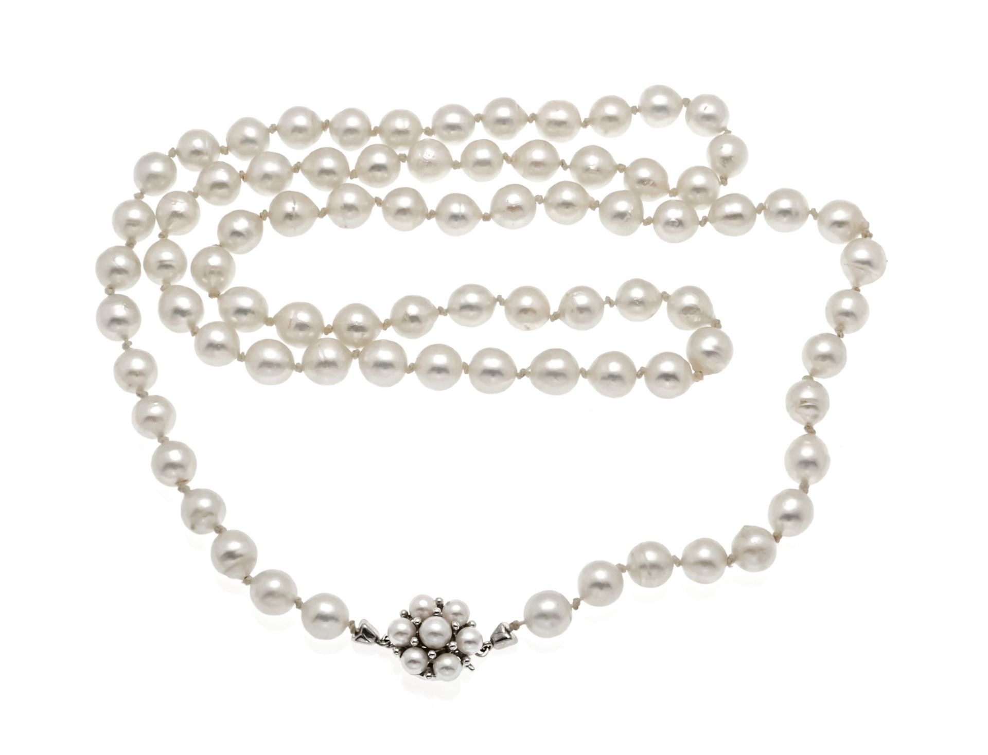 Akoya pearl necklace with clasp WG 585/000 set with 7 ceme white Akoya pearls 5 and 4 mm, strand