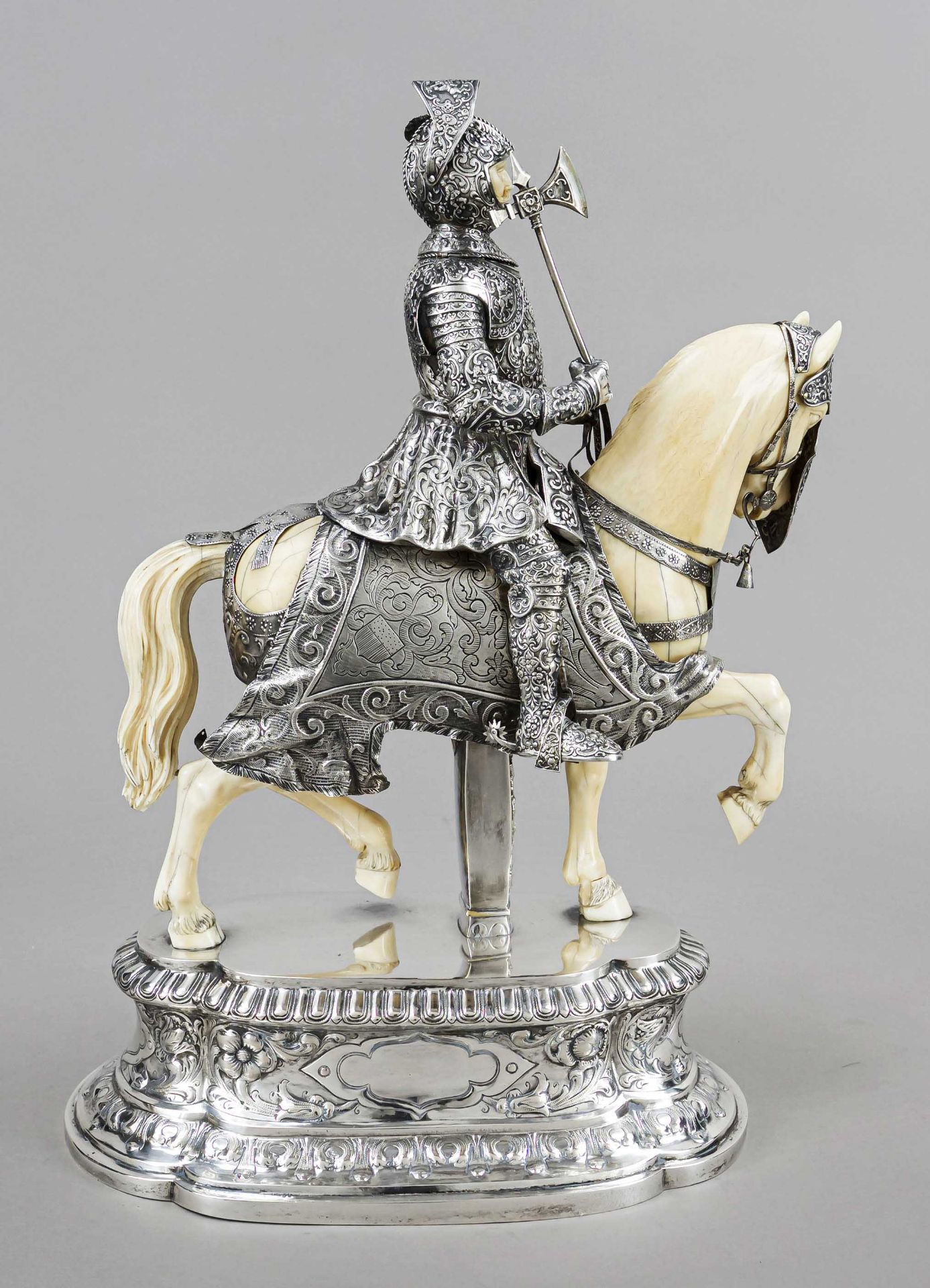 Historicism figure of a knight on horseback, German, late 19th century, probably Hanau, silver 800/ - Image 2 of 3