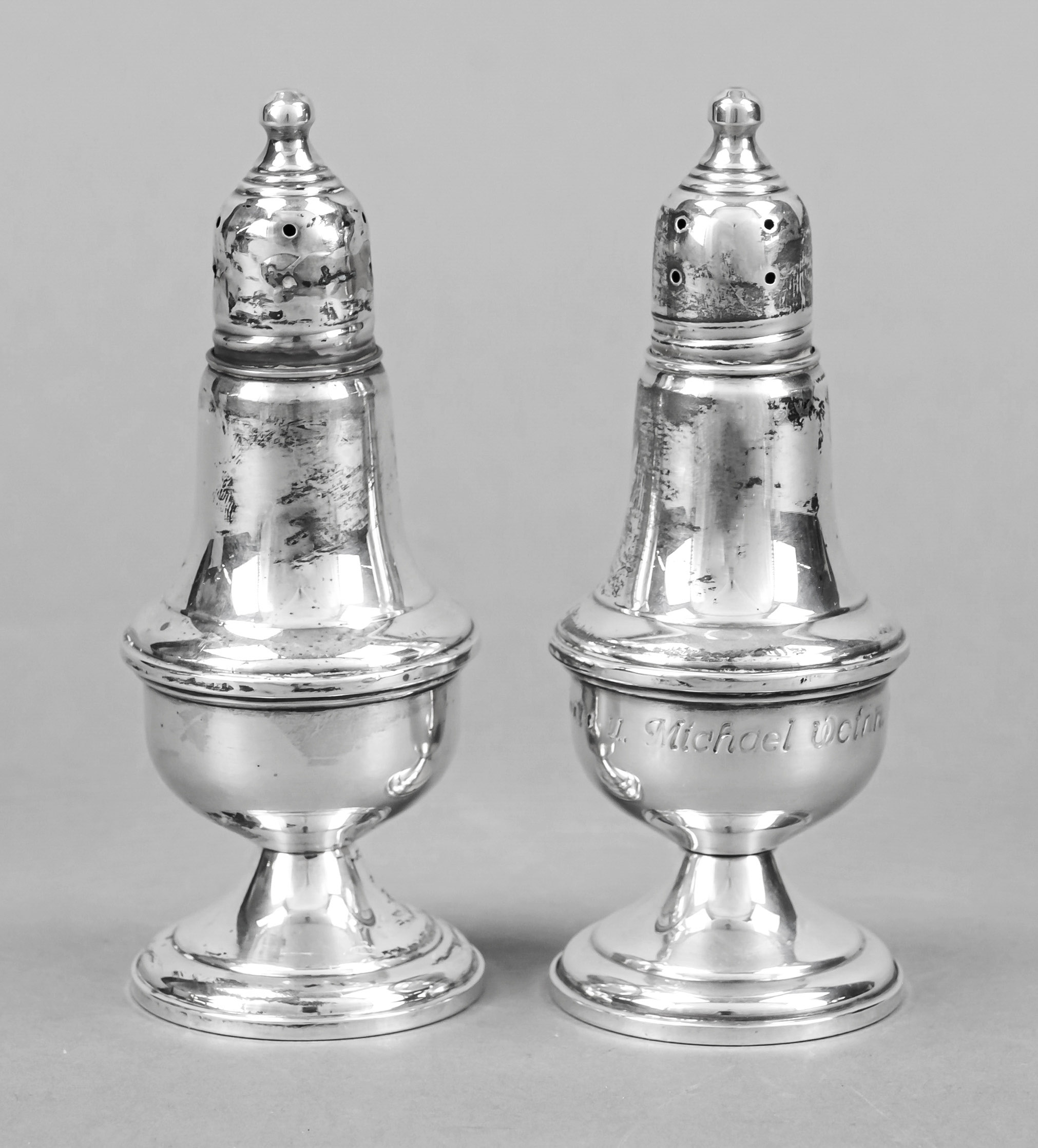 Pair of shakers, USA, 20th century, marked Empire, sterling silver 925/000, baluster form, 1x with