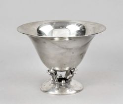 Round centrepiece, USA, early 20th century, maker's mark Woodside Sterling Co., New York, sterling