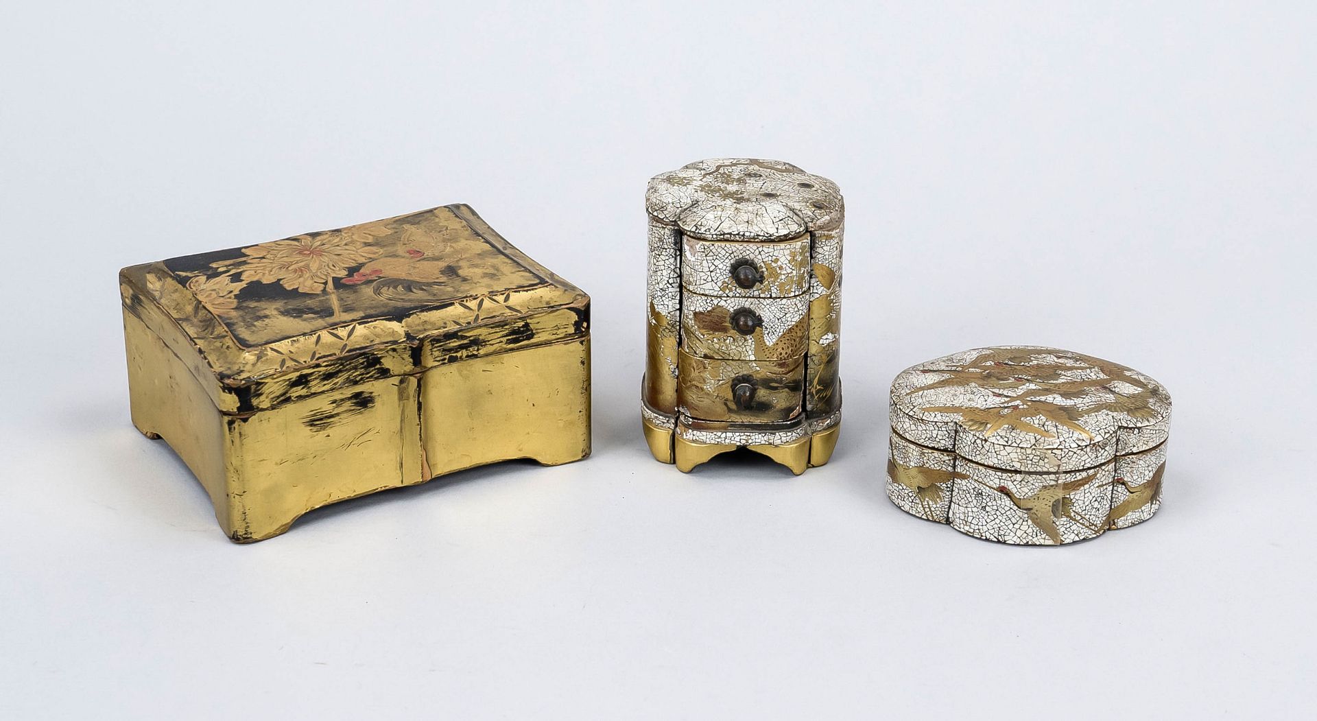 Mixed lot of 3 pieces of lacquerware, Japan c. 1900, all heavily rubbed & chipped, d. up to 15 cm