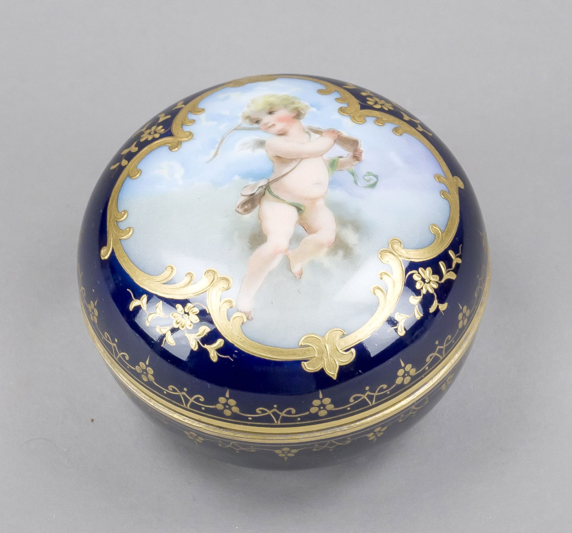 Lidded box, Fischer & Mieg, K.K. Porzellanfabrik, Pirkenhammer, mark after 1857, cupid floating