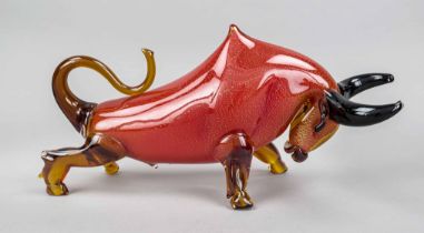 Standing bull in attack pose, probably Italy, early 21st century, clear and colored glass, with gold