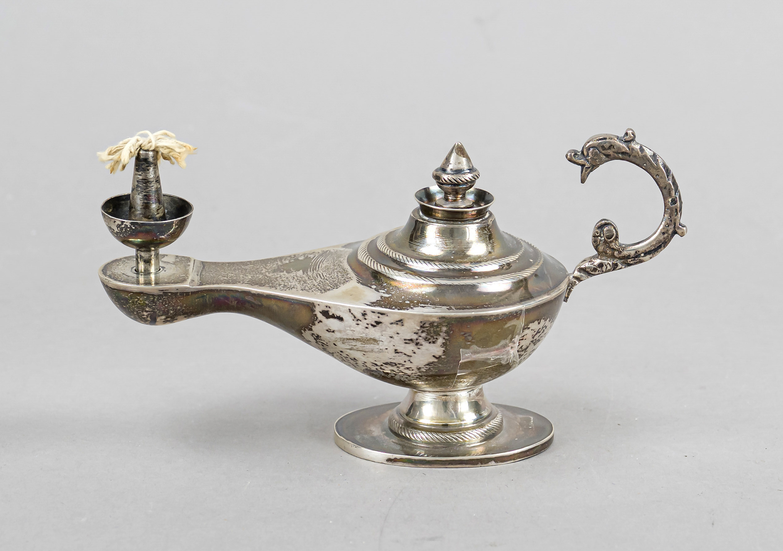 Small oil lamp, Egypt, 2nd half 20th century, hallmarked silver, flat, oval stand, curved body