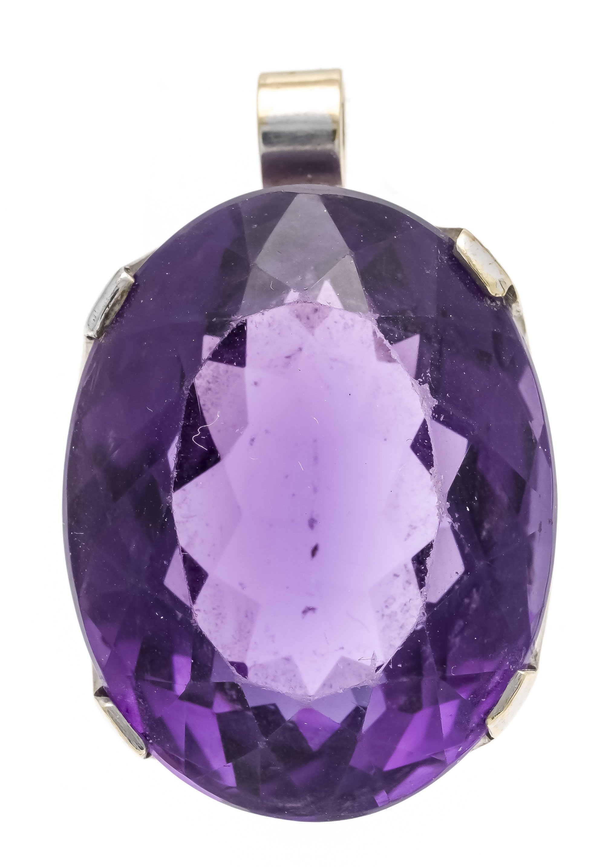 Amethyst pendant WG 585/000 unstamped, tested, with an oval faceted amethyst 26 x 21 mm, l. 32 mm,