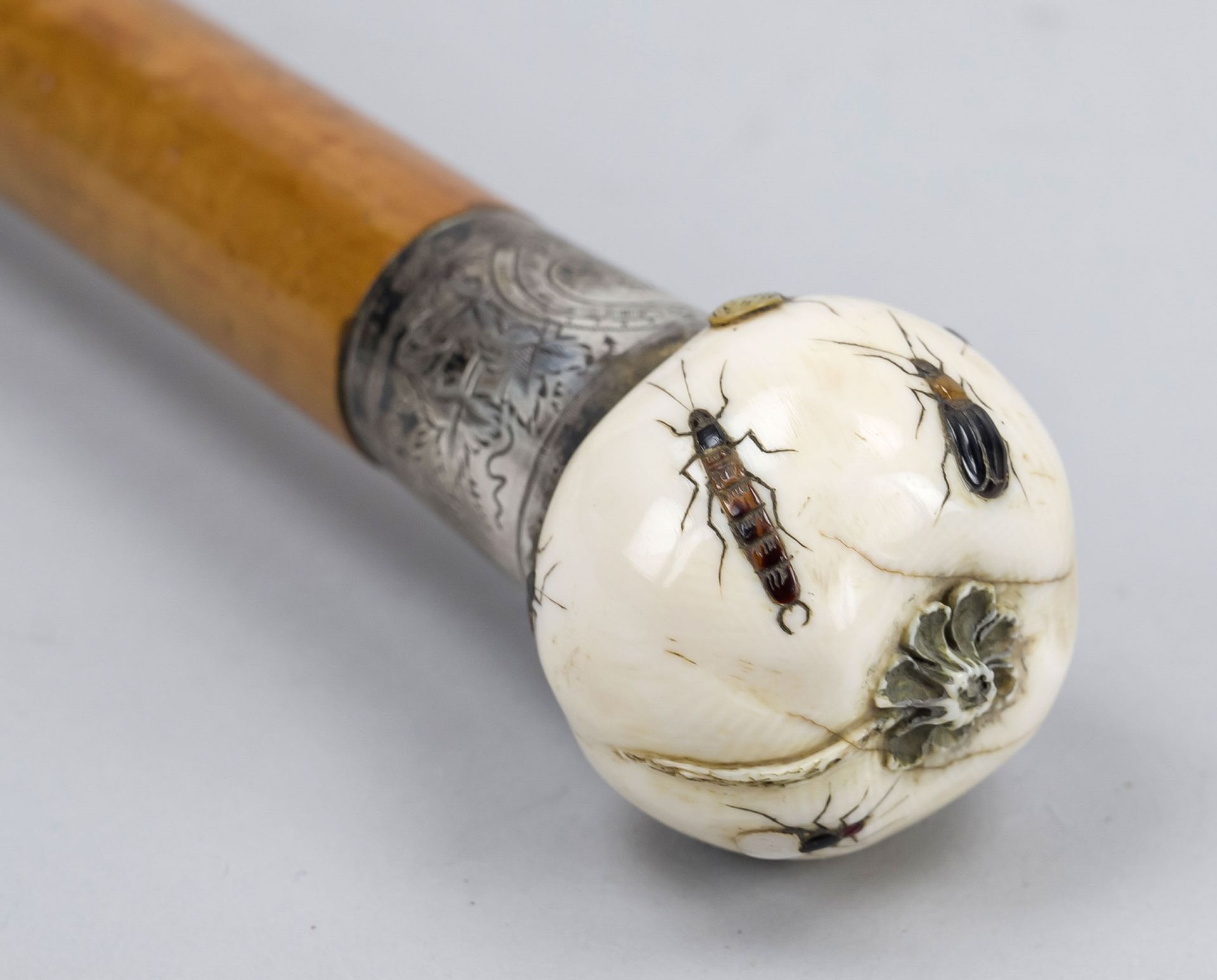 Walking stick with Shibayama handle, Japan around 1900 (Meiji). Ivory pommel in the shape of a fruit - Image 2 of 3