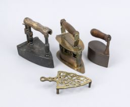 3 irons, 19th century, brass and iron. Various designs, 1 x with stand. Partially chipped, l. up