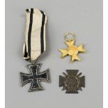 Mixed medals 1st World War. A Cross of Merit in Gold Prussia 1912, in original case and original