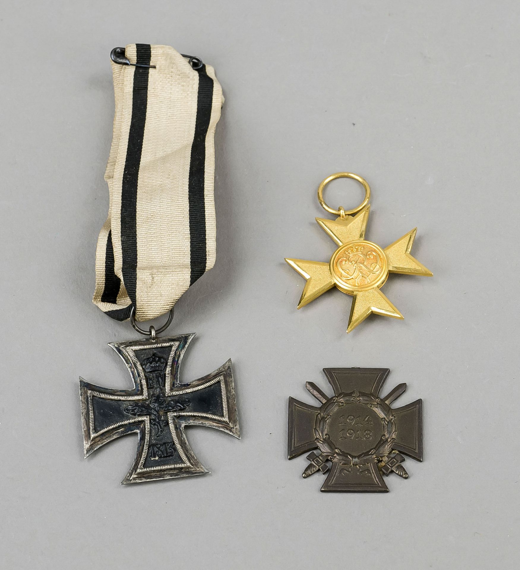 Mixed medals 1st World War. A Cross of Merit in Gold Prussia 1912, in original case and original