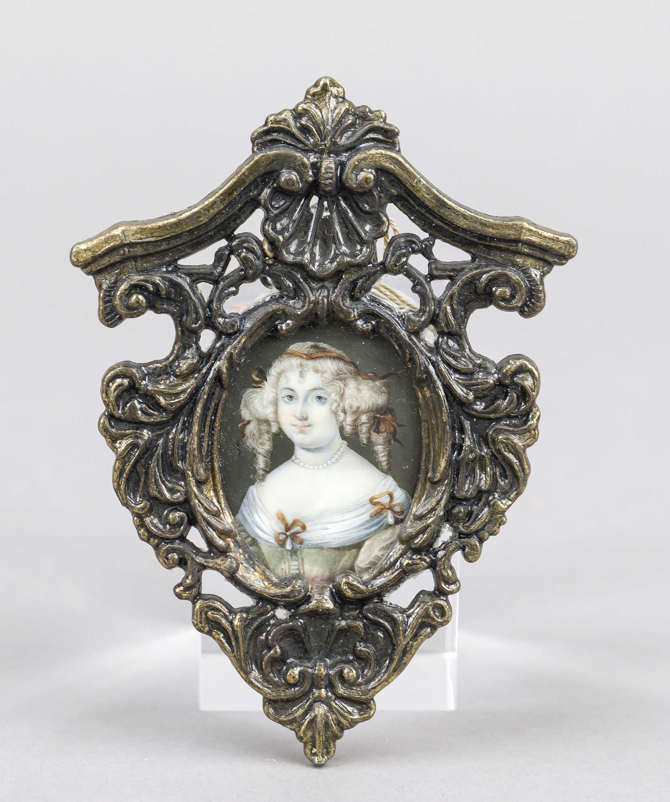 Small oval miniature, 19th century, polychrome tempera painting on bone plate. Marquise de