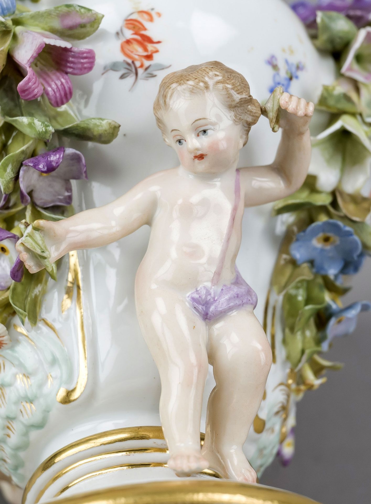 Small potpourri vase with cupids, Meissen, Knauff Schwerter, mark 1850-1924, 1st choice, designed by - Image 6 of 6