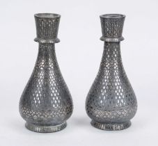 2 Bidri vases, India 19th century, brass/bronze with silver rubbing Stylized leaves in geometric