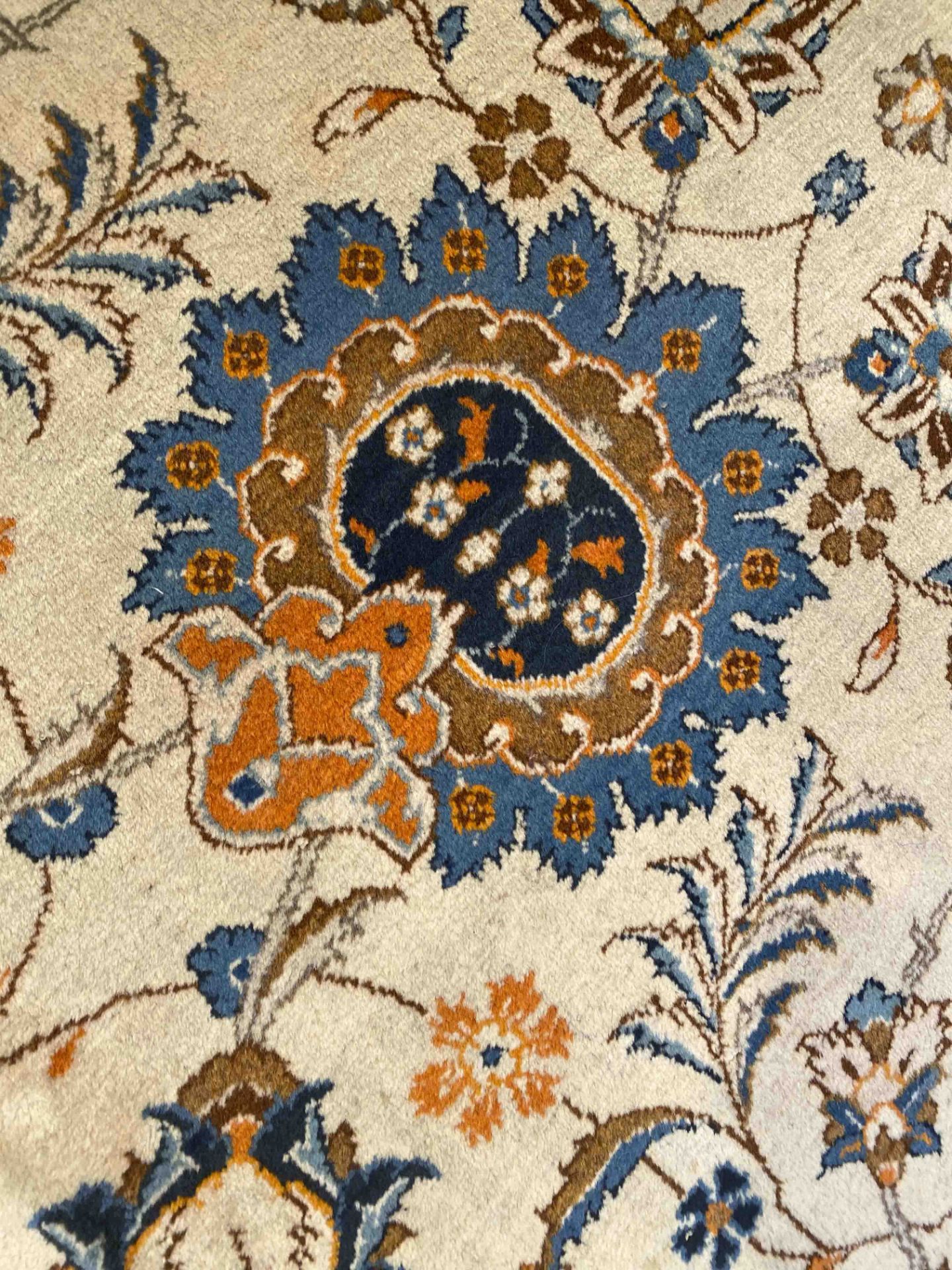 Carpet, Keshan, good condition with minor wear, 422 x 295 cm - The carpet can only be viewed and - Image 2 of 2