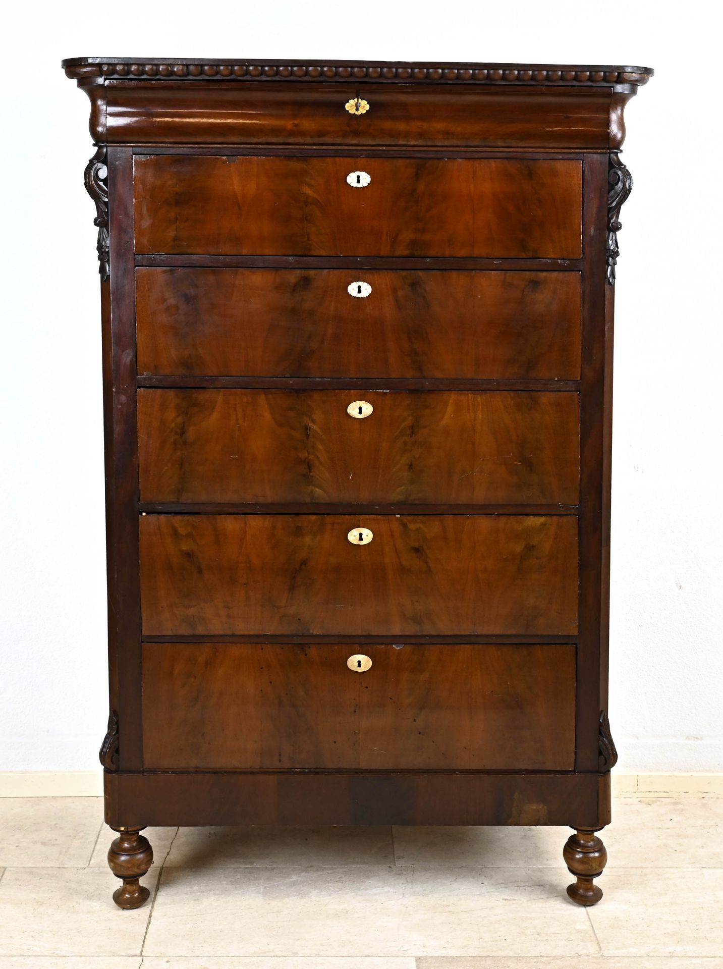 Gentleman's chest of drawers, late Biedermeier around 1850, mahogany, drawers slightly curved, 164 x