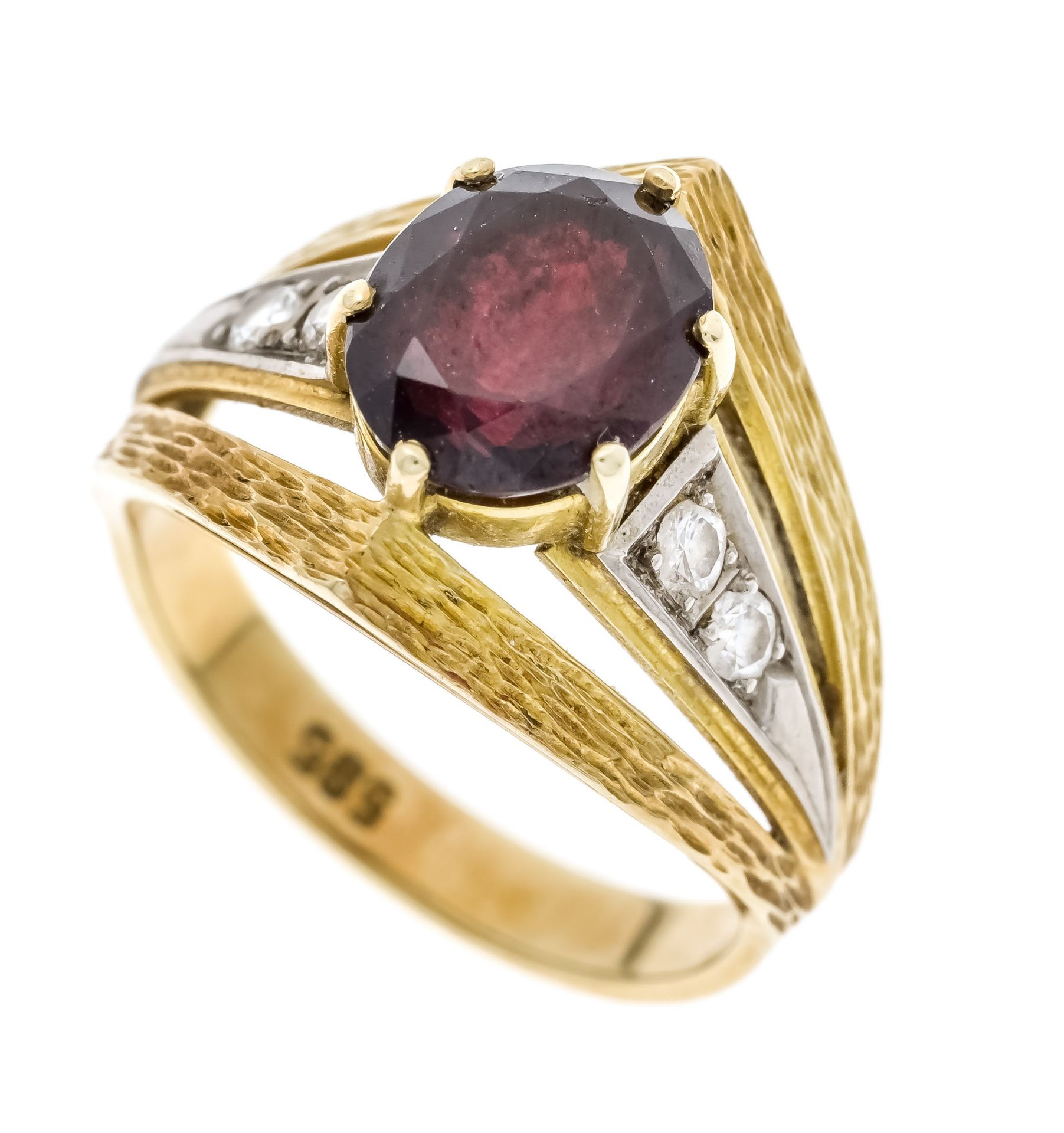 Garnet-brilliant ring GG/WG 585/000 with an oval faceted garnet 9 x 7 mm and 4 brilliant-cut