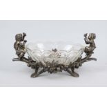 Large centerpiece with putti, 19th century, silver-plated metal with glass bowl. Fully sculpted with