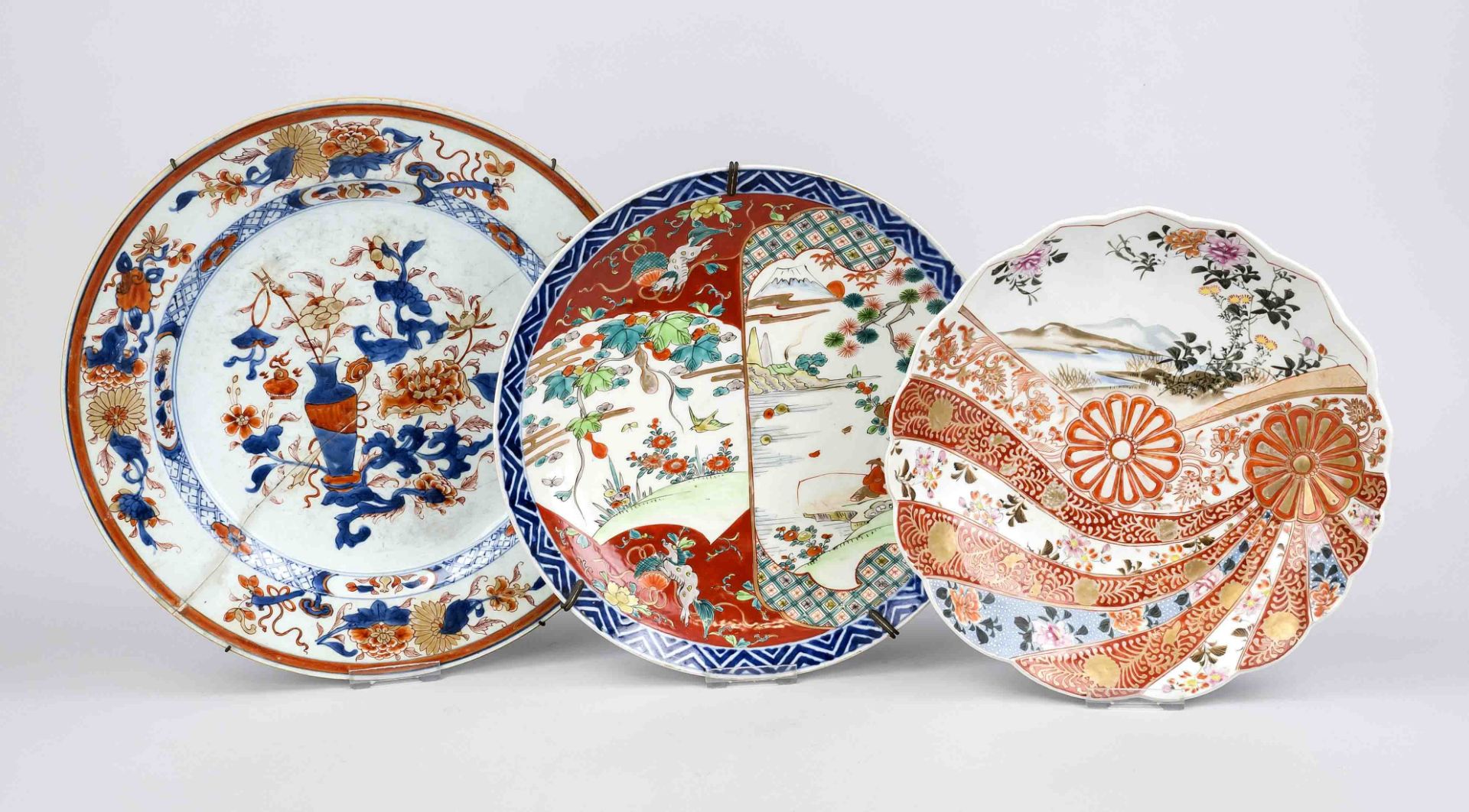 Mixed lot of 3 plates: 1 x Imari plate. China, 18th century, glued, with old wall mount, d. 35 cm. 1